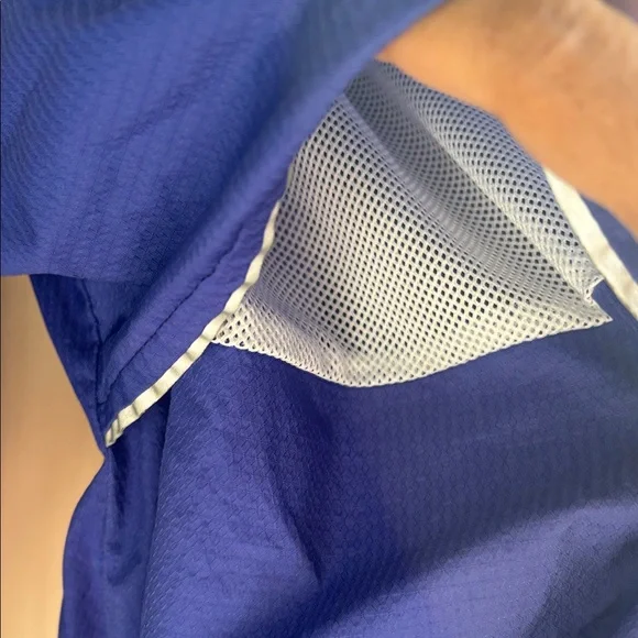 Brooks running wind jacket Activent EUC women’s small - Picture 6 of 14